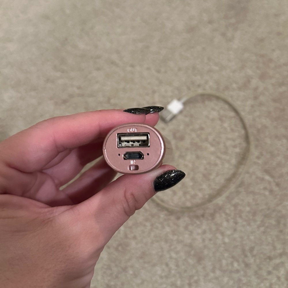 Portable Charger - Picture 4 of 4